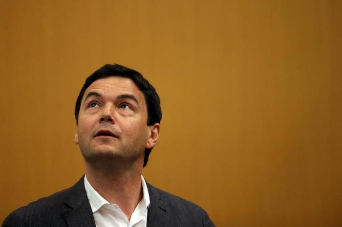 Best Selling Economist Author Thomas Piketty Speaks At UC Berkeley

BERKELEY, CA - APRIL 23: Economist and author Thomas Piketty speaks to the Department of Economics at the University of California, Berkeley on April 23, 2014 in Berkeley, California. Economist author Thomas Piketty gave a lecture about his best-selling book titled Capital in the 21st Century at UC Berkeleys Department of Economics.   Justin Sullivan/Getty Images/AFP

Editoria: FIN
Local: Berkeley
Indexador: JUSTIN SULLIVAN
Fonte: GETTY IMAGES NORTH AMERICA
Fotógrafo: STF