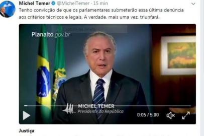 O presidente Michel Temer divulgou um vídeo, no final da tarde desta sexta-feira (22), comentando a segunda denúncia contra ele, que já tramita na Câmara dos Deputados. O presidente criticou os termos do acordo de delação dos executivos da JBS, disse que é alvo de ¿provas forjadas¿ e que a ¿verdade prevalecerá¿.