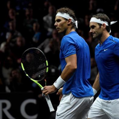  Switzerland's Roger Federer (R) and Spain's Rafael Nadal of Team Europe are seen during their double tennis match against Team World's  Sam Querrey and Jack Sock during the second day of the Laver Cup on September 23, 2017 in O2 Arena, in Prague.  / AFP PHOTO / Michal CizekEditoria: SPOLocal: PragueIndexador: MICHAL CIZEKSecao: tennisFonte: AFPFotógrafo: STR