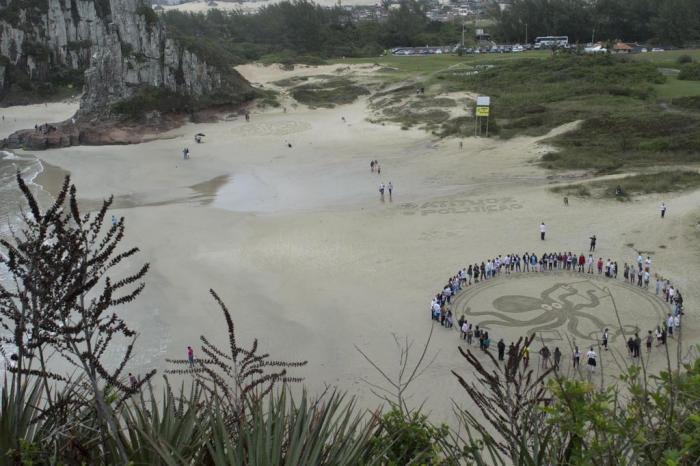  

Dia de limpeza na Praia da Guarita, em Torres. 