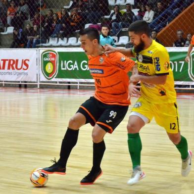 ACBF goleia Atcel por 7 a 0 na Liga Gaúcha de Futsal. na foto, pivô Fabinho