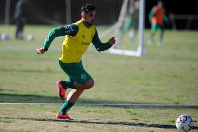  FARROUPILHA, RS, BRASIL 14/08/2017Time do Juventude treina no estádio das Castanheiras em Farroupilha para enfrentar o América-MG pela série B do campeonato Brasileiro de Futebol. Na foto: O volante Lucas. (Felipe Nyland/Agência RBS)