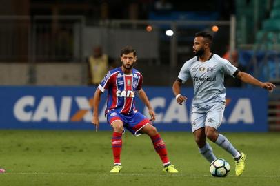 Bahia e Grêmio se enfretam na Arena Fonte Nova pela 25ª rodada do Brasileirão. No lance, Fernandinho