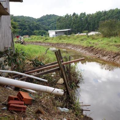  

ITAJAI,SC,BRASIL, 03/06/2015:  Dia mundial do meio ambiente
 Saneamento báscio em Itajai e região ainda tem problemas