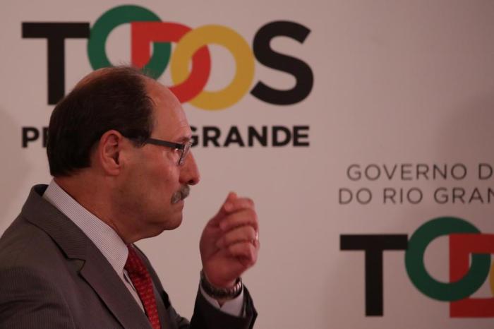  

PORTOALEGRE - RS - BR 25.09.2017
O pagamento dos salários com valores mais baixos será priorizado pelo governo do Rio Grande do Sul. O anúncio foi feito pelo governador José Ivo Sartori, em pronunciamento na manhã desta segunda-feira (25), no Palácio Piratini.
FOTÓGRAFO: Tadeu vilani AgênciaRbs