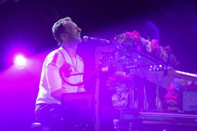 Chris Martin from Coldplay performs on stage during the Global Citizen Festival G20 benefit concert at the Barclaycard Arena in Hamburg, northern Germany on July 6, 2017 on the eve of the G20 summit. Leaders of the worlds top economies will gather from July 7 to 8, 2017 in Germany for likely the stormiest G20 summit in years, with disagreements ranging from wars to climate change and global trade. / AFP PHOTO / Ronny HARTMANN