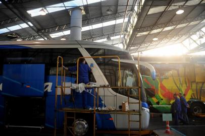  CAXIAS DO SUL, RS, BRASIL 15/08/2017Linha de produção de ônibus da Marcolopo. (Felipe Nyland/Agência RBS)