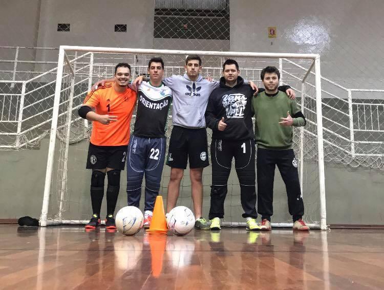 Foto de jogador na infância com camisa do Fluminense viraliza em