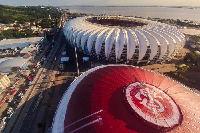  *OBS CDI: imagem feita com uso de drone.

PORTO ALEGRE, RS, BRASIL, 11/06/2014: Fotos aéreas do Estádio Beira-Rio/Gigantinho e da liberação da Avenida Padre Cacique. (Omar Freitas/Agência RBS, Esportes)