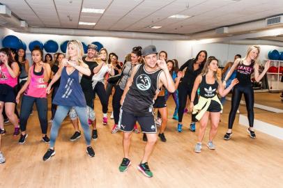 Coreógrafo Justin Neto dá aula de dança na Body Tech, em Porto Alegre