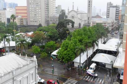  CAXIAS DO SUL, RS, BRASIL (28/09/2017) Feira do Livro 2017. Prefeitura finaliza instalação e fechamento da rua Dr. Montaury. (Roni Rigon/Pioneiro).