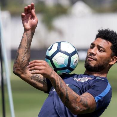 TREINO CORINTHIANSTREINO CORINTHIANS 27.09.2017 Foto: Rodrigo Gazzanel, Kazim, com a bolaEditoria: FutLocal: SÃ£o PauloIndexador: Rodrigo Gazzanel / AgÃªncia CoriFotógrafo: RepÃ³rter FotogrÃ¡fico