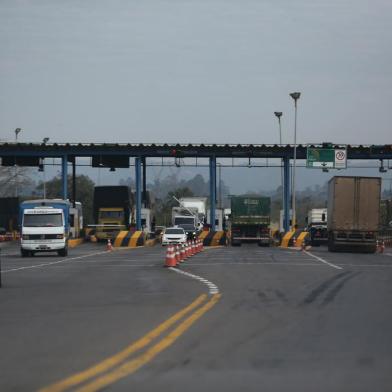  

SANTA CRUZ DO SUL, RS, BRASIL, 16-06-2016. RSC-287, entre Tabaí e Santa Cruz do Sul: trecho administrado pela EGR, que terá obras de reconstrução. O melhor é a parte entre Santa Cruz e Venâncio Aires, que está saturado pelo alto trânsito de caminhões.  RSC-287, pouco depois Paraíso do Sul: trecho da rodovia que será concedido à iniciativa privada. (DIEGO VARA/AGÊNCIA RBS)