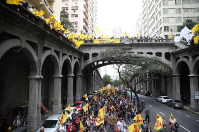  

PORTO ALEGRE, RS, BRASIL, 29-09-2017. Protesto de professores do Estado contra o parcelamentoi de salários do governador Sartori. (FERNANDO GOMES/AGÊNCIA RBS)