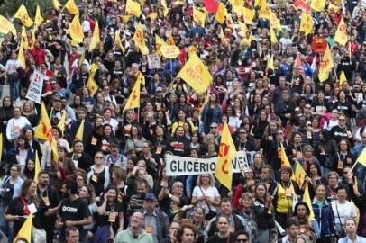  

PORTO ALEGRE, RS, BRASIL, 29-09-2017. Protesto de professores do Estado contra o parcelamentoi de salários do governador Sartori. (FERNANDO GOMES/AGÊNCIA RBS)