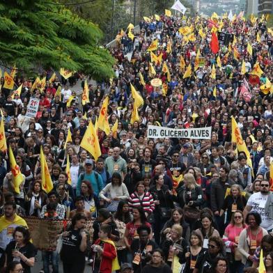  

PORTO ALEGRE, RS, BRASIL, 29-09-2017. Protesto de professores do Estado contra o parcelamentoi de salários do governador Sartori. (FERNANDO GOMES/AGÊNCIA RBS)