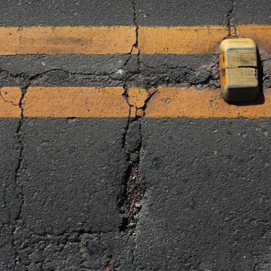  

SANTA CRUZ DO SUL, RS, BRASIL, 16-06-2016. RSC-287, entre Tabaí e Santa Cruz do Sul: trecho administrado pela EGR, que terá obras de reconstrução. O melhor é a parte entre Santa Cruz e Venâncio Aires, que está saturado pelo alto trânsito de caminhões.  RSC-287, pouco depois Paraíso do Sul: trecho da rodovia que será concedido à iniciativa privada. (DIEGO VARA/AGÊNCIA RBS)