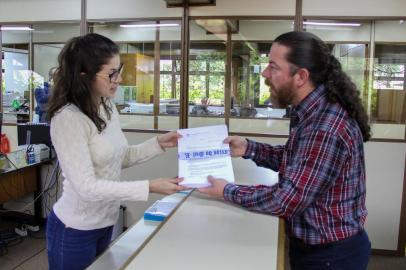 Vereador Renato Nunes (PR) protocolou na Câmara de Vereadores de Caxias do Sul uma representação contra o vereador Rafael Bueno/PDT, dirigida a Comissão de Ética, pela prática de crime de discriminação e intolerância religiosa ¿ Abuso das atribuições parlamentares e crime de abuso de poder, difamação e calúnia.