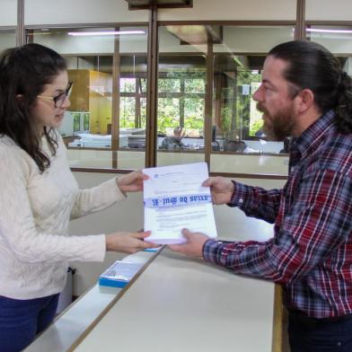 Vereador Renato Nunes (PR) protocolou na Câmara de Vereadores de Caxias do Sul uma representação contra o vereador Rafael Bueno/PDT, dirigida a Comissão de Ética, pela prática de crime de discriminação e intolerância religiosa ¿ Abuso das atribuições parlamentares e crime de abuso de poder, difamação e calúnia.