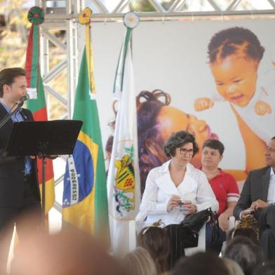  CAXIAS DO SUL, RS, BRASIL, 20/09/2017. Unidade de Pronto-Atendimento da Zona Norte de Caxias, a UPA Zona Norte, é inaugurada pelo prefeito Daniel Guerra (PRB) e autoridades. A solenidade teve presença da comunidade e apresentação artística tradicionalista, e houve protesto pedindo rótula de acesso ao bairro Santa Fé. (Diogo Sallaberry/Agência RBS)