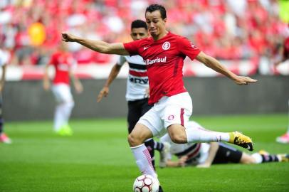 PORTO ALEGRE, RS, BRASIL - Inter e Santa Cruz se enfrentam no estádio Beira-Rio pela Série B do Brasileirão. Na foto, Leandro Damião (Carlos Macedo/Agência RBS)