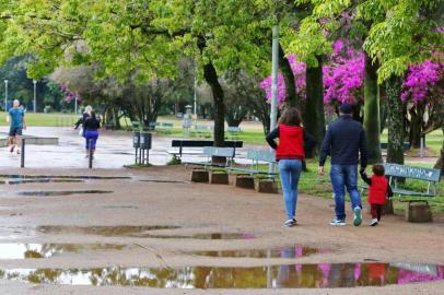  PORTO ALEGRE, RS, BRASIL 30/09/2017 - Fotos do tempo no Parque da Redenção. (FOTO: ROBINSON ESTRÁSULAS/AGÊNCIA RBS)