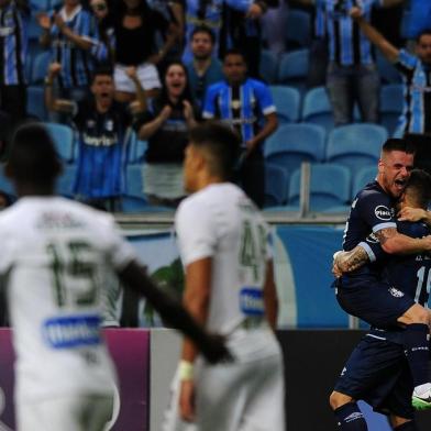  

PORTO ALEGRE, RS, BRASIL - 01-10-2017 - Grêmio enfrenta o Fluminense na Arena. Partida válida pela 26ª rodada do Brasileirão. Final de partida. (FOTO: MATEUS BRUXEL/AGÊNCIA RBS)