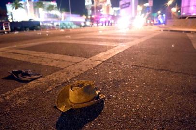 Reported Shooting At Mandalay Bay In Las Vegas

LAS VEGAS, NV - OCTOBER 01 People run from the Route 91 Harvest country music festival after apparent gun fire was heard on October 1, 2017 in Las Vegas, Nevada. There are reports of an active shooter around the Mandalay Bay Resort and Casino.   David Becker/Getty Images/AFP

Editoria: CLJ
Local: Las Vegas
Indexador: David Becker
Fonte: GETTY IMAGES NORTH AMERICA
Fotógrafo: STR