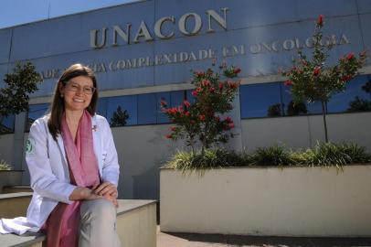  CAXIAS DO SUL, RS, BRASIL, 10/10/2016 - Outubro Rosa. Médica Oncoligista do HG (Hospital Geral) Janaina Brollo. (JONAS RAMOS/AGÊNCIA RBS)