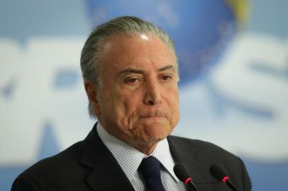 Brazilian President Michel Temer gestures during a press conference where he announced the schedule for some workers to withdraw money from their PIS/Pasep social programme funds, in an attempt to boost the countrys economy, at Planalto Palace in Brasilia, on September 28, 2017.   / AFP PHOTO / Sergio LIMA