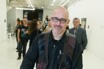  

PORTO ALEGRE, RS, BRASIL, 25-07-2017.  José Francisco Alves. MAC-RS  inaugura a exposição 25 vezes Duchampartistas convidados fazem releituras de obras de Marcel Duchamp para homenagear o centenário da obra Fonte 
. (FOTO ANDRÉA GRAIZ/AGÊNCIA RBS, REDE SOCIAL).
Indexador: Andrea Graiz