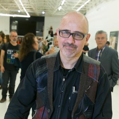  

PORTO ALEGRE, RS, BRASIL, 25-07-2017.  José Francisco Alves. MAC-RS  inaugura a exposição 25 vezes Duchampartistas convidados fazem releituras de obras de Marcel Duchamp para homenagear o centenário da obra Fonte 
. (FOTO ANDRÉA GRAIZ/AGÊNCIA RBS, REDE SOCIAL).
Indexador: Andrea Graiz