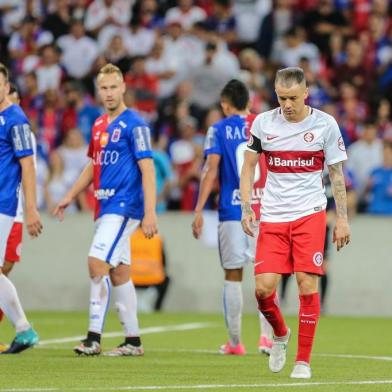 CURITIBA, PR, BRASIL - 03/10/2017 - Inter enfrenta o Paraná na Arena da Baixada pela 28ª rodada da Série B do Brasileirão. Na foto, DAlessandro ( Foto: Geraldo Bubniak /AGB/Lancepress)