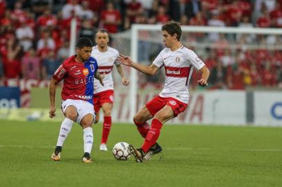 CURITIBA, PR, BRASIL - 03/10/2017 - Inter enfrenta o Paraná na Arena da Baixada pela 28ª rodada da Série B do Brasileirão. Na foto, Rodrigo Dourado. (Geraldo Bubniak /AGB/Lancepress)