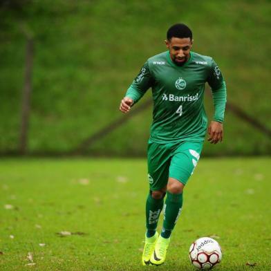  CAXIAS DO SUL, RS, BRASIL, 30/06/2017. Treino do Juventude no campo da Fras-Le. Na foto, o lateral Vidal.(Diogo Sallaberry/Agência RBS)