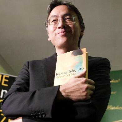  

(FILES) This file photo taken on October 10, 2005 shows British author Kazuo Ishiguro posing with his book at Hatchards book store in London, prior to the announcement of the winner of the The Man Booker Prize for Fiction.
British author Kazuo Ishiguro wins the Nobel Literature Prize, the Swedish Academy in Stockholm announced on October 5, 2017 / AFP PHOTO / LEON NEAL

Editoria: ACE
Local: London
Indexador: LEON NEAL
Secao: literature
Fonte: AFP
Fotógrafo: STF