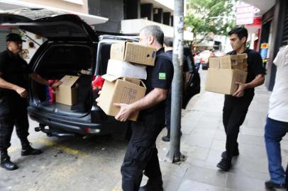  

PORTO ALEGRE, RS, BRASIL - 05-10-2017 - Operação policial da Polícia Federal em Porto Alegre (FOTO: RONALDO BERNARDI/AGÊNCIA RBS)