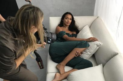 Nova campanha da Coliseu, em Porto Alegre, com a modelo Lais Ribeiro. Cliques da fotógrafa Karine Basílio