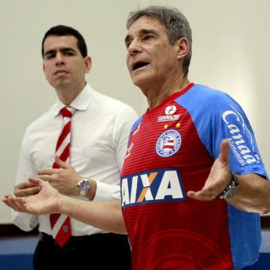 Paulo Cezar Carpegiani é anunciado como novo técnico do Bahia.