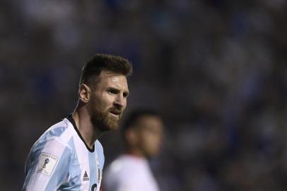 Argentinas Lionel Messi is pictured during the 2018 World Cup qualifier football match against Peru in Buenos Aires on October 5, 2017. / AFP PHOTO / Juan MABROMATA