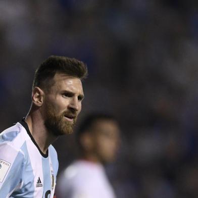 Argentinas Lionel Messi is pictured during the 2018 World Cup qualifier football match against Peru in Buenos Aires on October 5, 2017. / AFP PHOTO / Juan MABROMATA