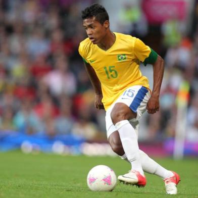 Lateral Alex Sandro jogando pela Seleção Brasileira