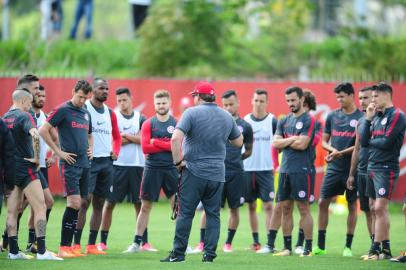 zol - grupo de jogadores - guto ferreira - inter - treino 