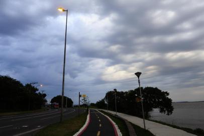  

PORTO ALEGRE, RS, BRASIL - 06-10-2017 - A sexta-feira (6) será de temporal em todo o Rio Grande do Sul, com pancadas a qualquer hora do dia. Pela manhã, a chuva se concentra no sul, de forma fraca a moderada. No entanto, a área de instabilidade se organiza na forma de uma frente fria e se espalha para o resto do Estado ao longo do dia. (FOTO: RONALDO BERNARDI/AGÊNCIA RBS)