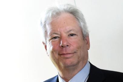 Picture taken on June 22, 2014 shows US economist Richard Thaler after he was awarded the 2014 Global Economy Prize during the award ceremony in Kiel, northern Germany.
US economist Richard Thaler on October 9, 2017 won the Nobel Economics Prize for his pioneering work on the psychology of economics, the jury said.  / AFP PHOTO / POOL / CARSTEN REHDER / ALTERNATIVE CROP 