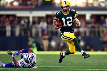 Green Bay Packers v Dallas Cowboy

ARLINGTON, TX - OCTOBER 08: Aaron Rodgers #12 of the Green Bay Packers scrambles with the ball against David Irving #95 of the Dallas Cowboys in the fourth quarter at AT&T Stadium on October 8, 2017 in Arlington, Texas.   Tom Pennington/Getty Images/AFP

Editoria: SPO
Local: Arlington
Indexador: TOM PENNINGTON
Secao: American Football
Fonte: GETTY IMAGES NORTH AMERICA
Fotógrafo: STF