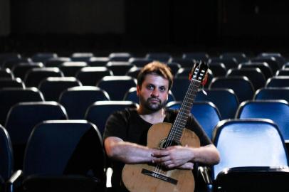 Músico Leonel Costa, que prepara seu CD Nó de Pinho