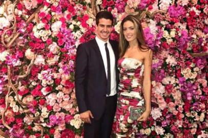 Enzo Celulari e Victória Grendene no casamento de Mariana Ruy Barbosa e Alexandre Negrão