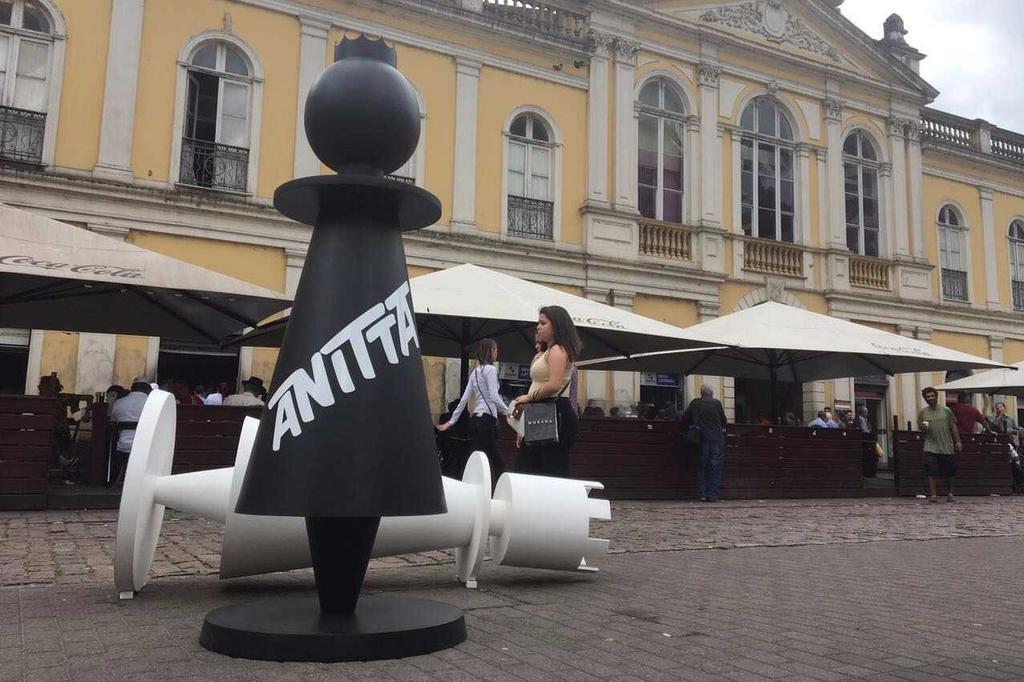 Checkmate”, segundo capítulo: Anitta volta a espalhar peças de xadrez pelo  Brasil - POPline