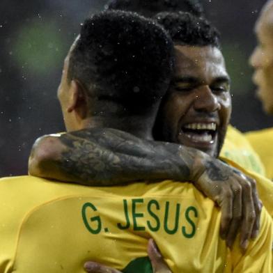  

Brazils Gabriel Jesus (L) celebrates with a teammate after scoring against Venezuela during their Russia 2018 FIFA World Cup qualifier football match, in Merida, Venezuela, on October 11, 2016. 


Editoria: SPO
Local: Mérida
Indexador: JUAN BARRETO
Secao: soccer
Fonte: AFP
Fotógrafo: STF